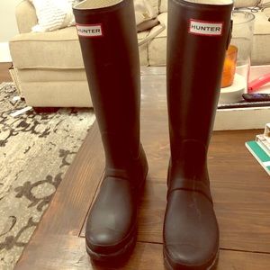 Hunter tall rain boots in matte black